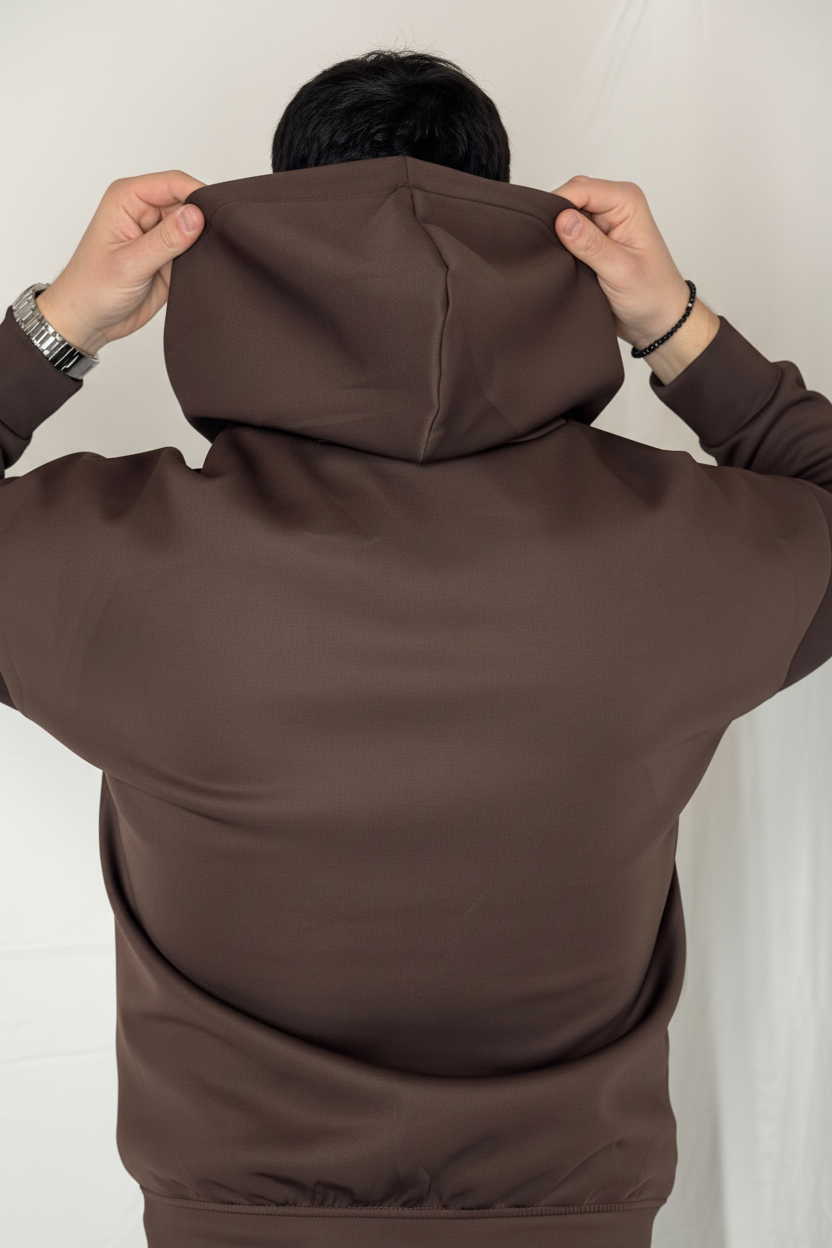 Vista posteriore tuta marrone